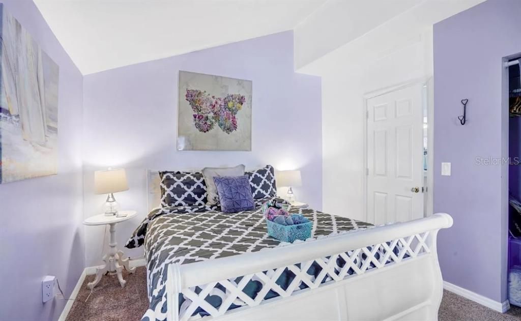For Sale: $399,000 (2 beds, 1 baths, 823 Square Feet)