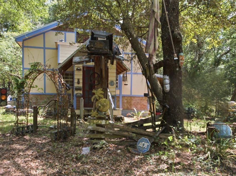 For Sale: $225,000 (3 beds, 1 baths, 1560 Square Feet)