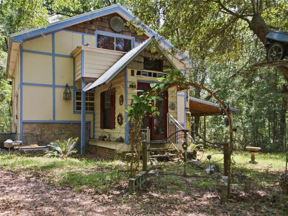 For Sale: $225,000 (3 beds, 1 baths, 1560 Square Feet)