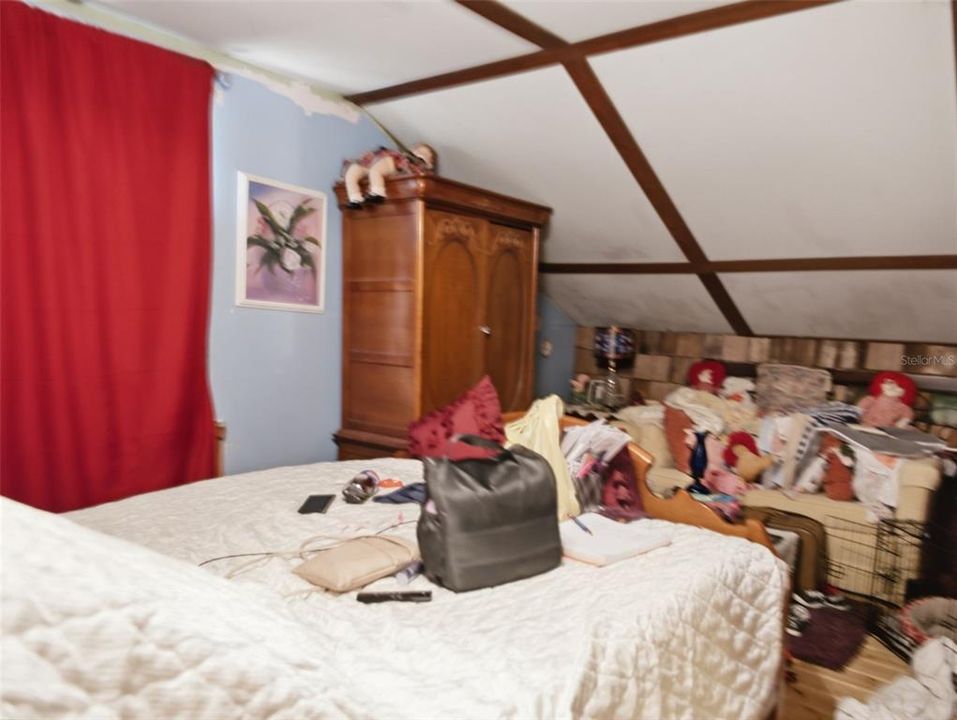 For Sale: $225,000 (3 beds, 1 baths, 1560 Square Feet)