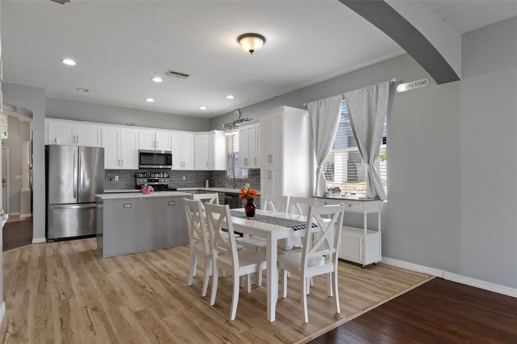 En Venta: $279,900 (3 camas, 2 baños, 2100 Pies cuadrados)