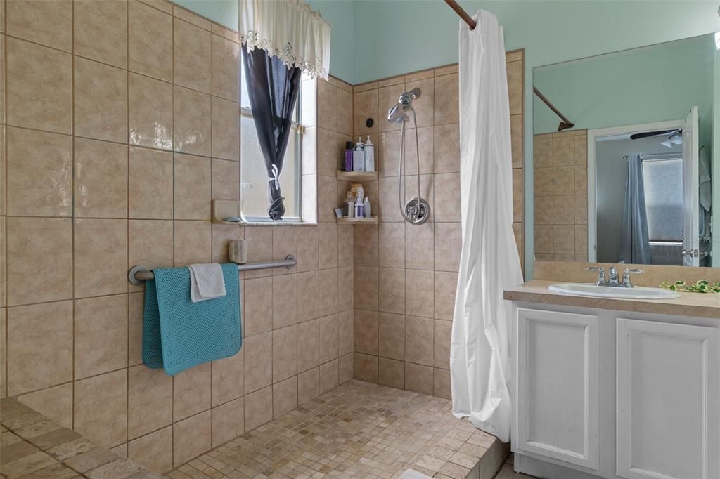 En Venta: $279,900 (3 camas, 2 baños, 2100 Pies cuadrados)