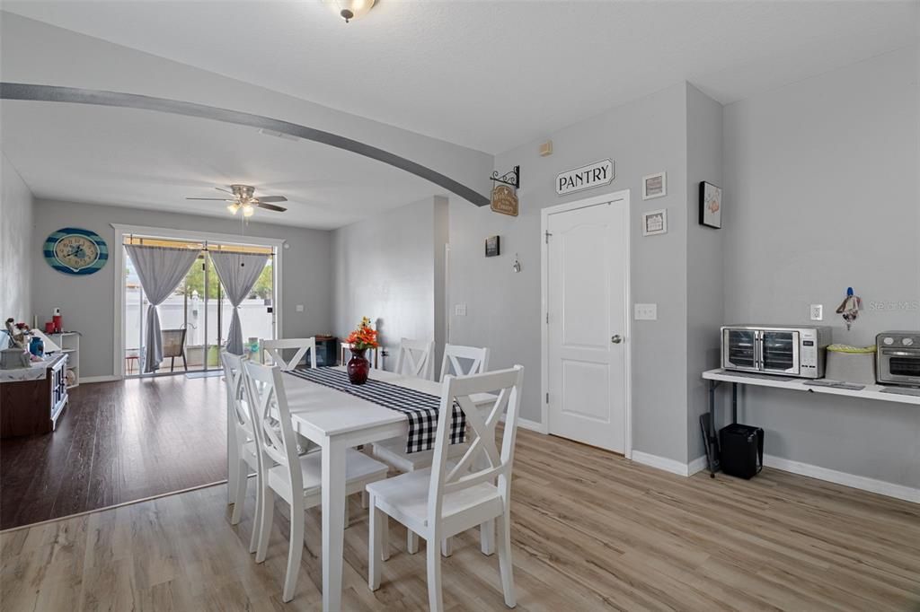 En Venta: $279,900 (3 camas, 2 baños, 2100 Pies cuadrados)