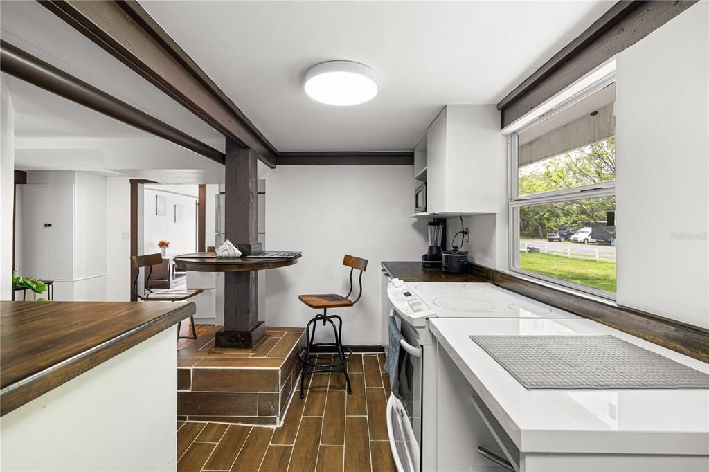 For Sale: $750,000 (5 beds, 3 baths, 1152 Square Feet)