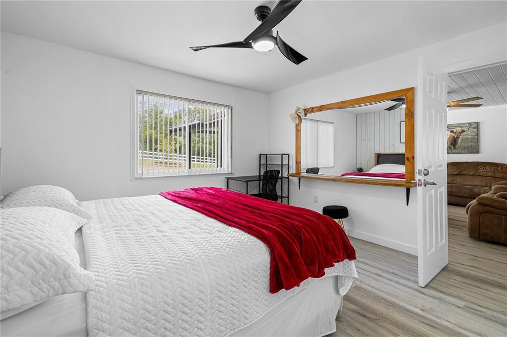 For Sale: $750,000 (5 beds, 3 baths, 1152 Square Feet)