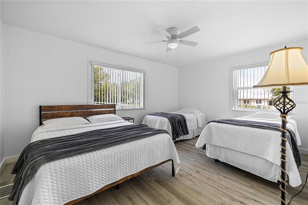 For Sale: $750,000 (5 beds, 3 baths, 1152 Square Feet)