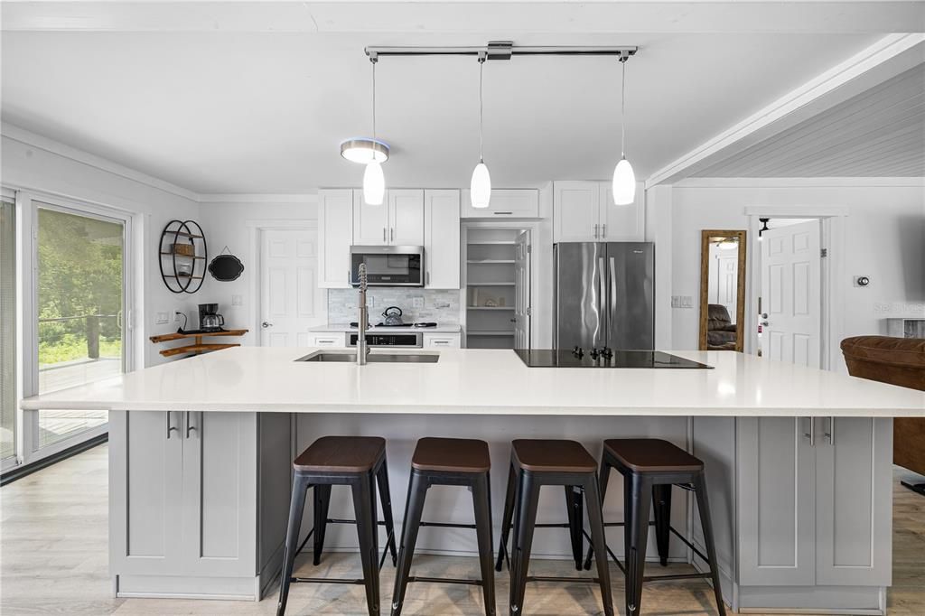 For Sale: $750,000 (5 beds, 3 baths, 1152 Square Feet)