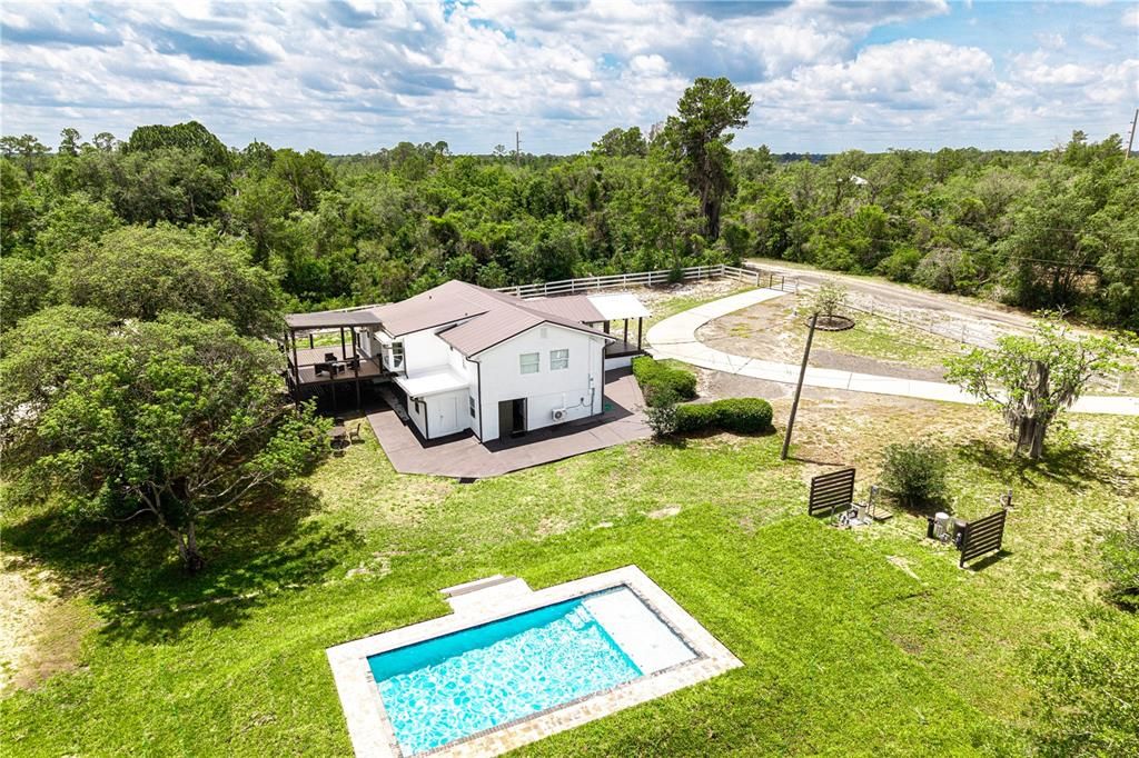 For Sale: $750,000 (5 beds, 3 baths, 1152 Square Feet)