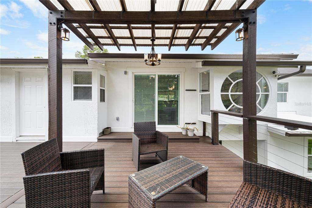For Sale: $750,000 (5 beds, 3 baths, 1152 Square Feet)
