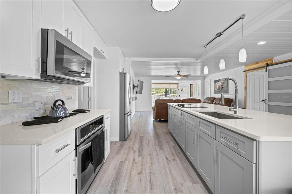 For Sale: $750,000 (5 beds, 3 baths, 1152 Square Feet)