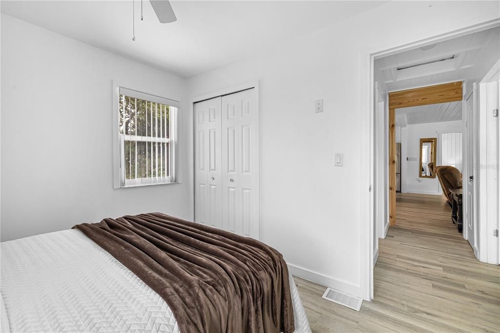 For Sale: $750,000 (5 beds, 3 baths, 1152 Square Feet)