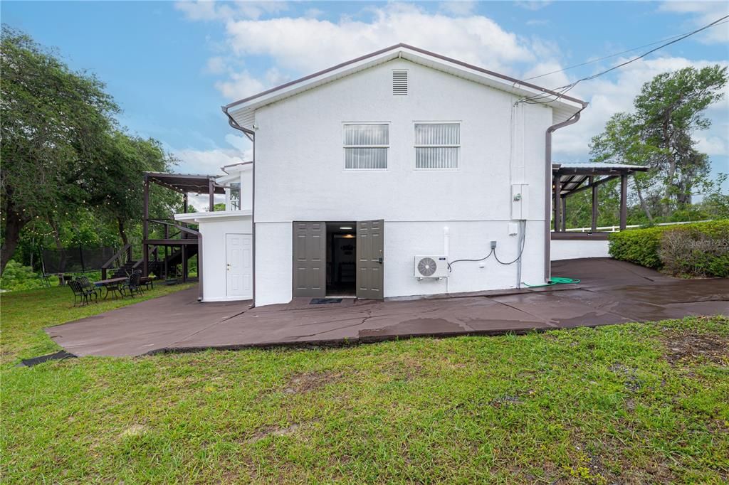 For Sale: $750,000 (5 beds, 3 baths, 1152 Square Feet)