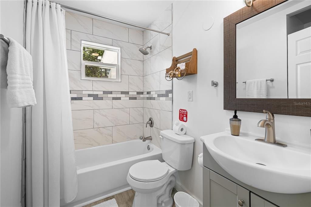 For Sale: $750,000 (5 beds, 3 baths, 1152 Square Feet)