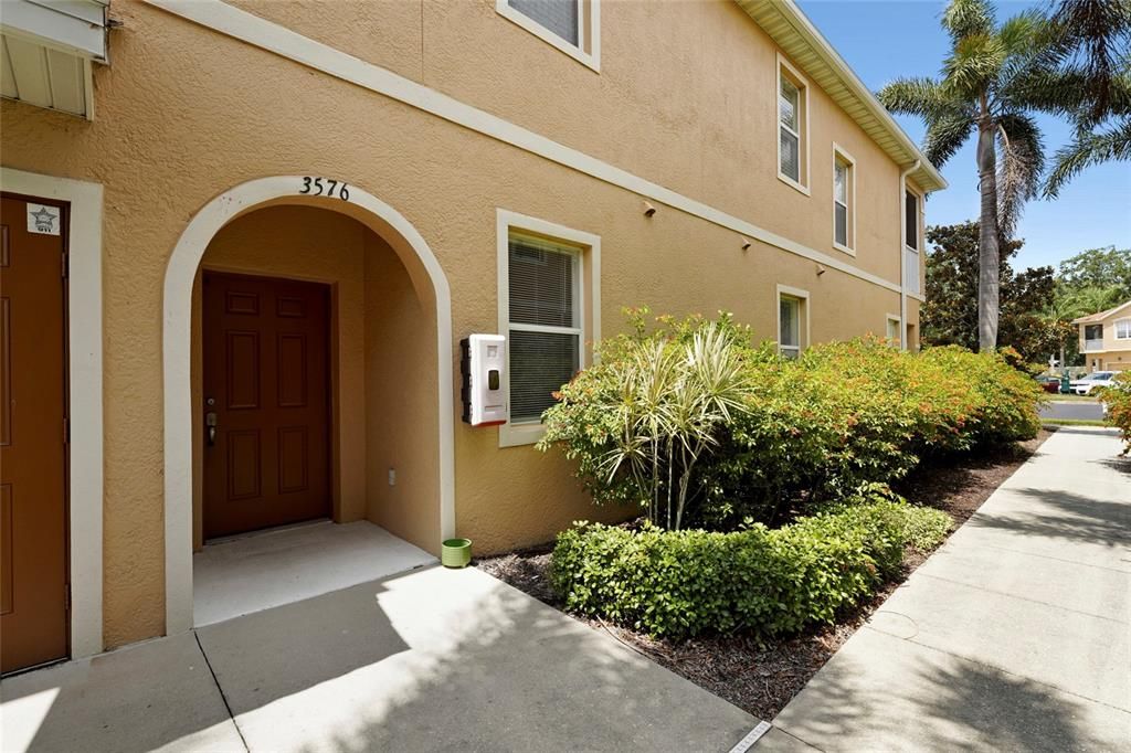 For Sale: $275,000 (3 beds, 2 baths, 1210 Square Feet)