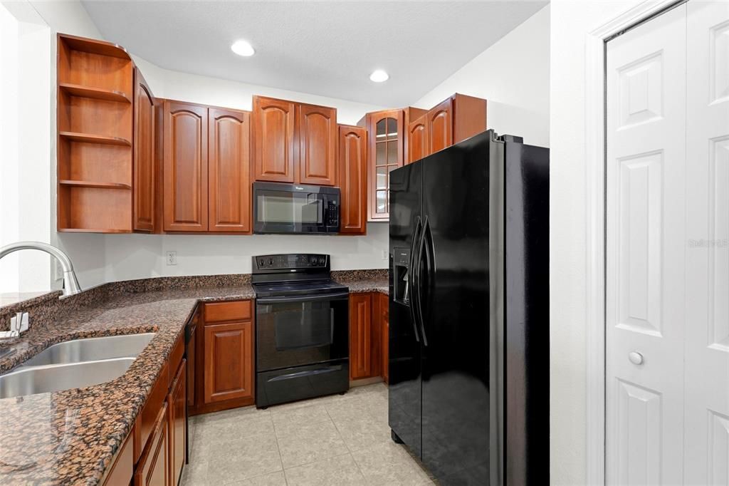 For Sale: $275,000 (3 beds, 2 baths, 1210 Square Feet)