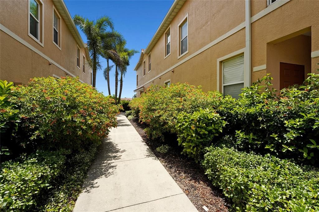 For Sale: $275,000 (3 beds, 2 baths, 1210 Square Feet)