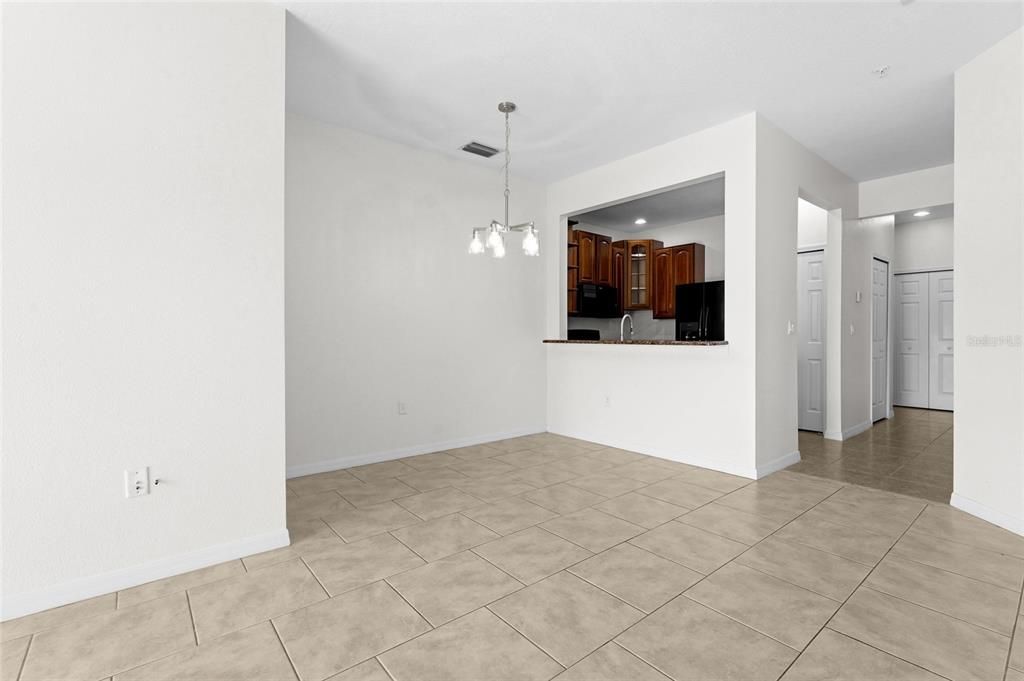 For Sale: $275,000 (3 beds, 2 baths, 1210 Square Feet)