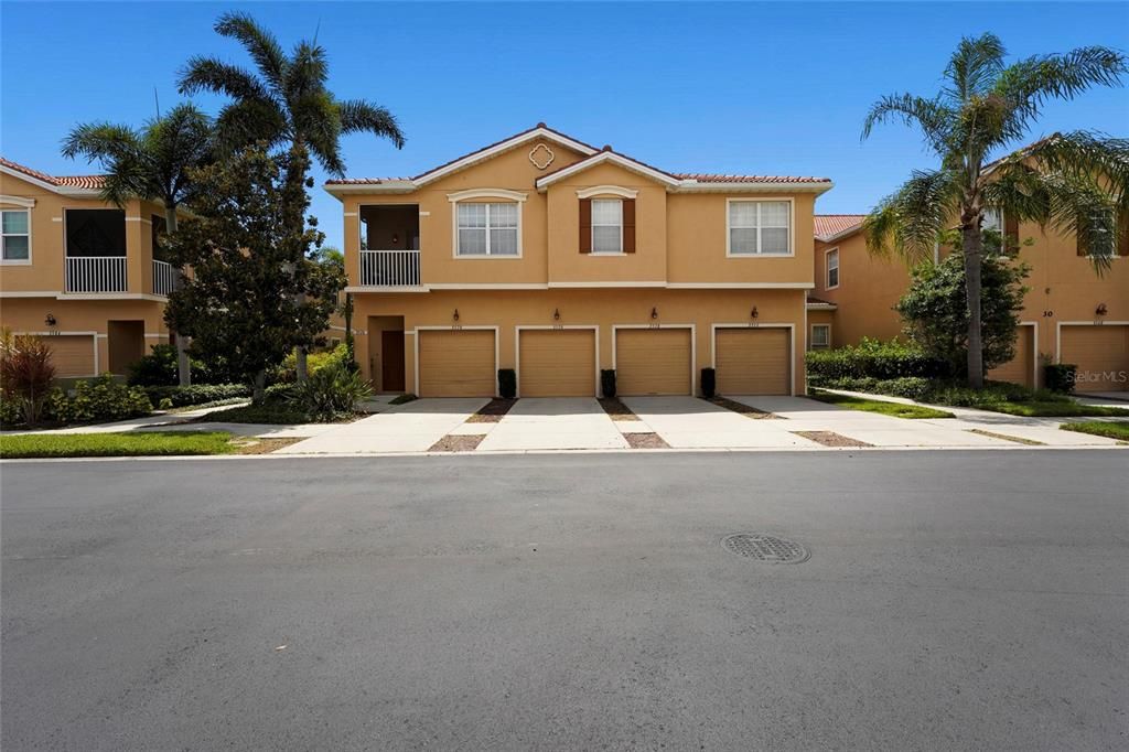 For Sale: $275,000 (3 beds, 2 baths, 1210 Square Feet)