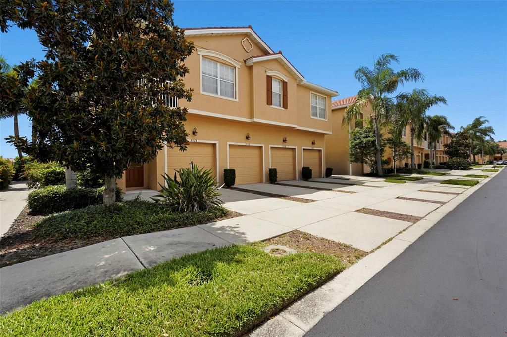 For Sale: $275,000 (3 beds, 2 baths, 1210 Square Feet)