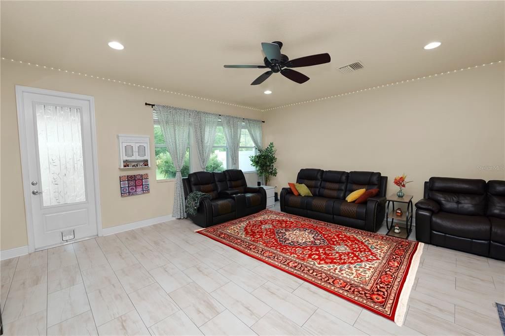 For Sale: $555,000 (3 beds, 3 baths, 2334 Square Feet)