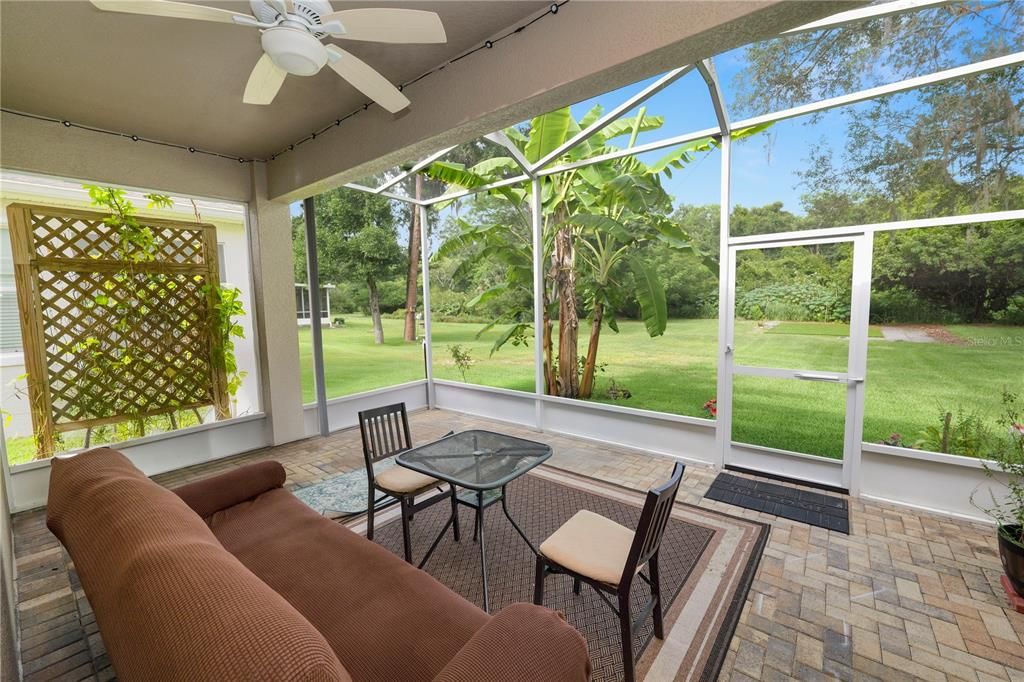 For Sale: $555,000 (3 beds, 3 baths, 2334 Square Feet)