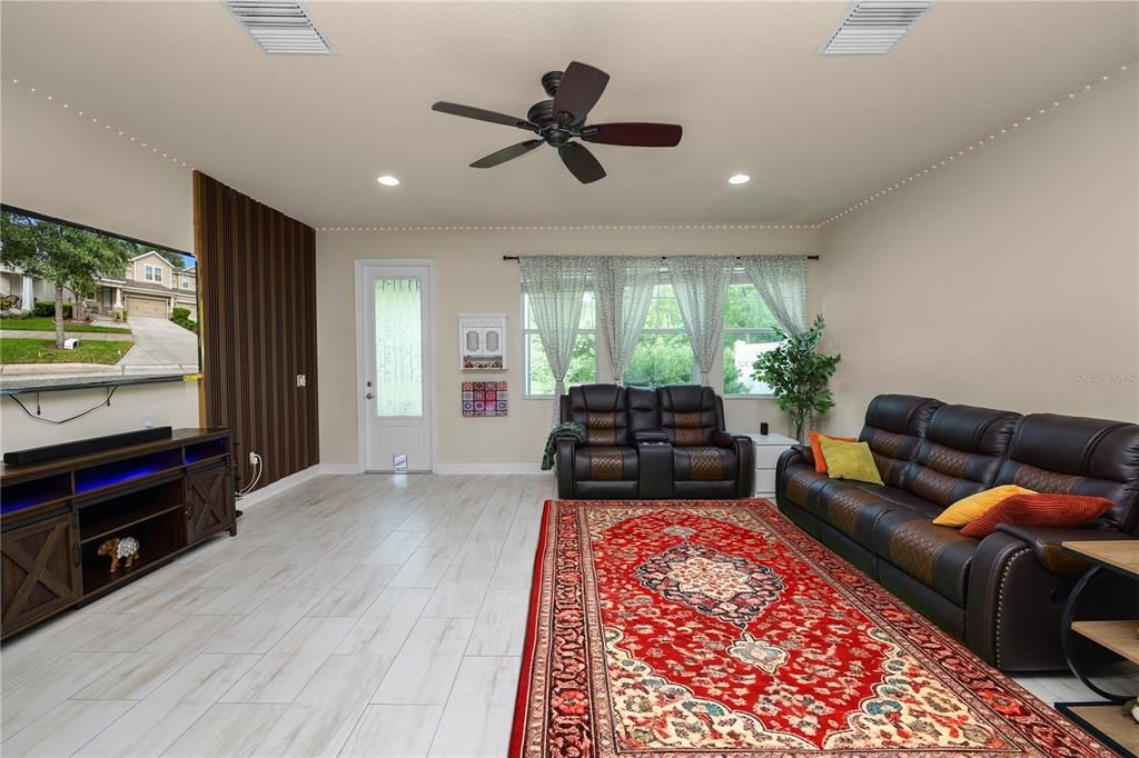 For Sale: $555,000 (3 beds, 3 baths, 2334 Square Feet)