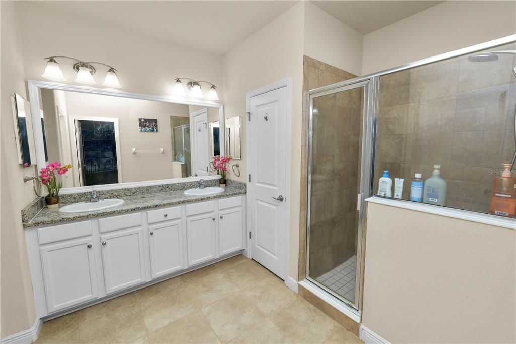 For Sale: $555,000 (3 beds, 3 baths, 2334 Square Feet)