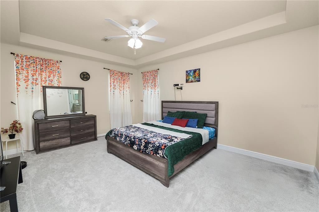 For Sale: $555,000 (3 beds, 3 baths, 2334 Square Feet)