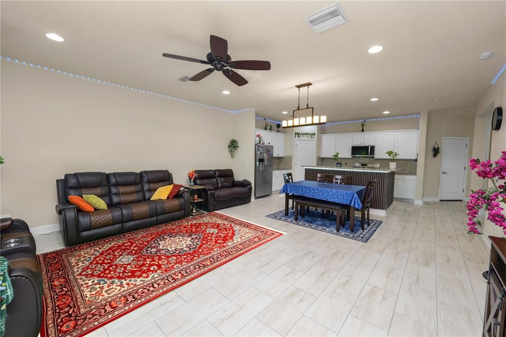 For Sale: $555,000 (3 beds, 3 baths, 2334 Square Feet)