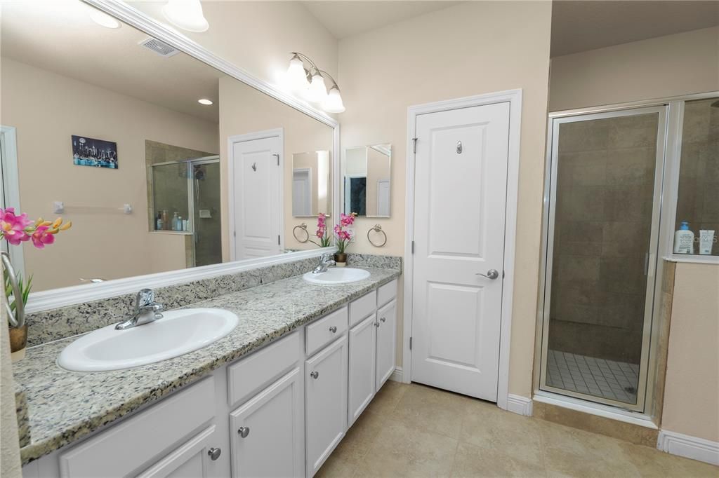 For Sale: $555,000 (3 beds, 3 baths, 2334 Square Feet)