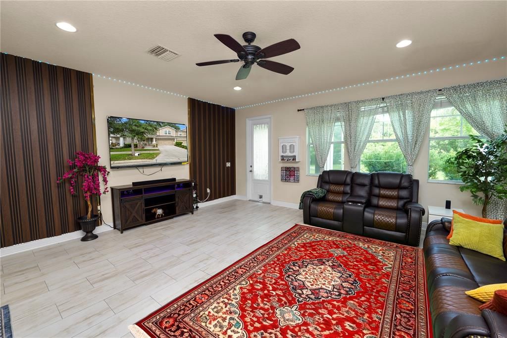 For Sale: $555,000 (3 beds, 3 baths, 2334 Square Feet)