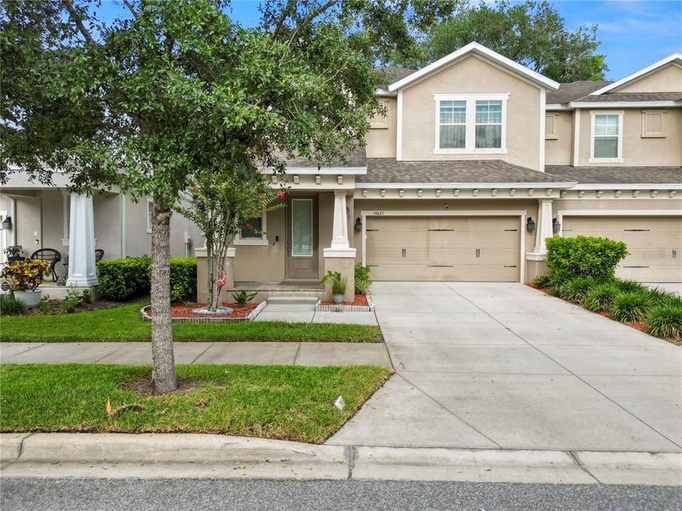 For Sale: $555,000 (3 beds, 3 baths, 2334 Square Feet)