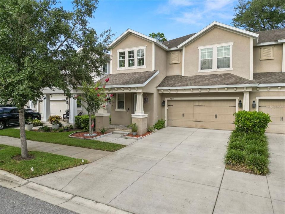 For Sale: $555,000 (3 beds, 3 baths, 2334 Square Feet)