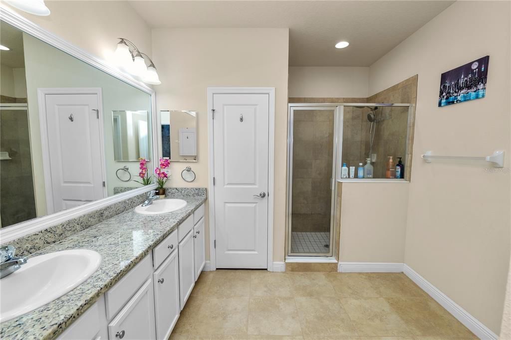 For Sale: $555,000 (3 beds, 3 baths, 2334 Square Feet)