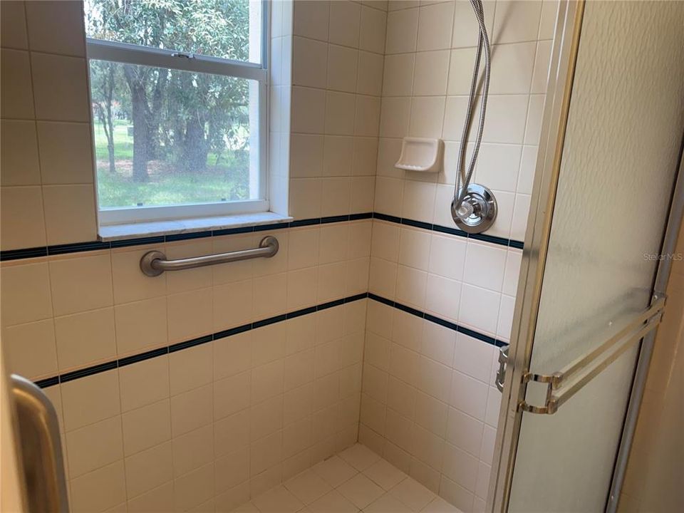 For Sale: $244,900 (2 beds, 2 baths, 1402 Square Feet)