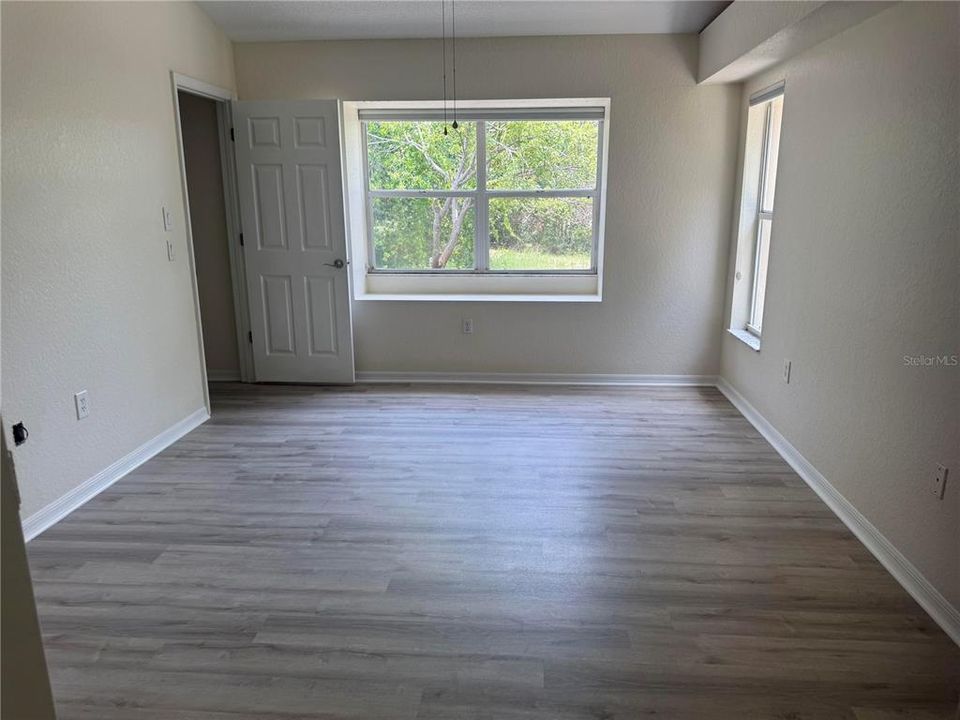 For Sale: $244,900 (2 beds, 2 baths, 1402 Square Feet)