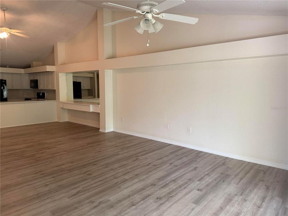 For Sale: $244,900 (2 beds, 2 baths, 1402 Square Feet)