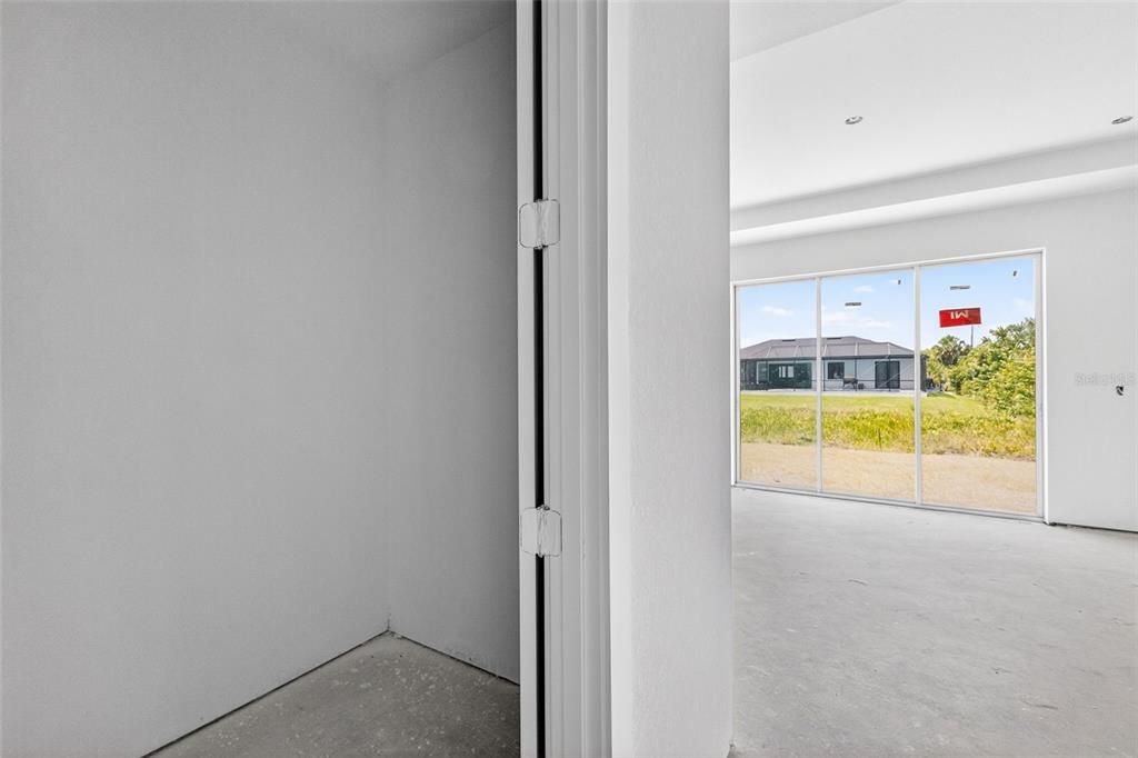 En Venta: $244,900 (4 camas, 3 baños, 2660 Pies cuadrados)