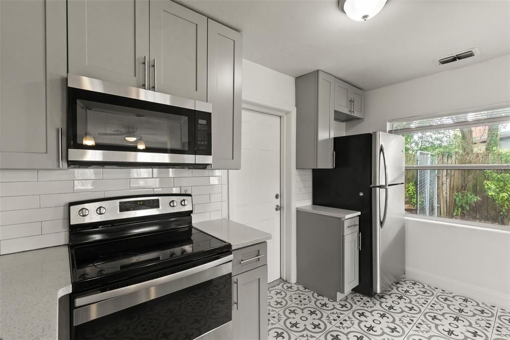 For Sale: $260,000 (3 beds, 2 baths, 1320 Square Feet)