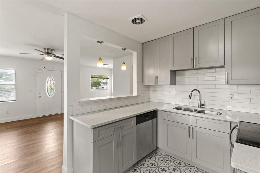 For Sale: $260,000 (3 beds, 2 baths, 1320 Square Feet)