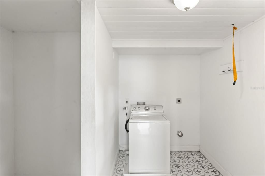 For Sale: $260,000 (3 beds, 2 baths, 1320 Square Feet)