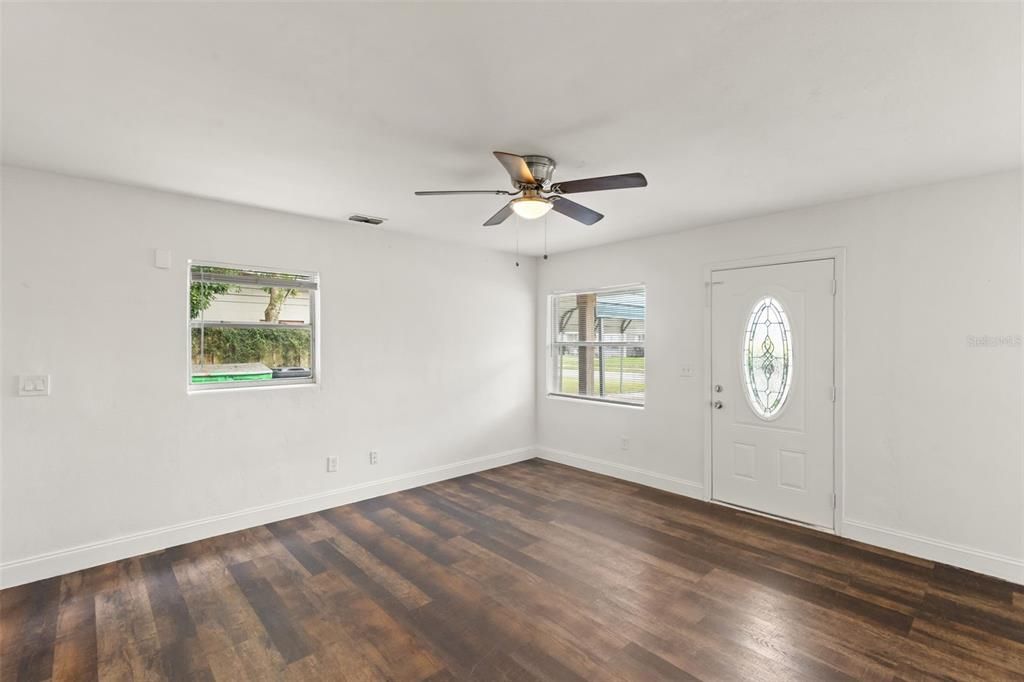 For Sale: $260,000 (3 beds, 2 baths, 1320 Square Feet)