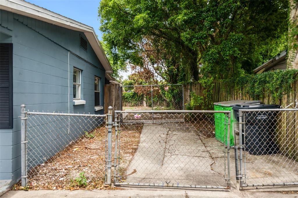 For Sale: $260,000 (3 beds, 2 baths, 1320 Square Feet)