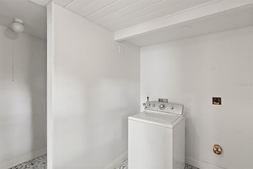 For Sale: $260,000 (3 beds, 2 baths, 1320 Square Feet)