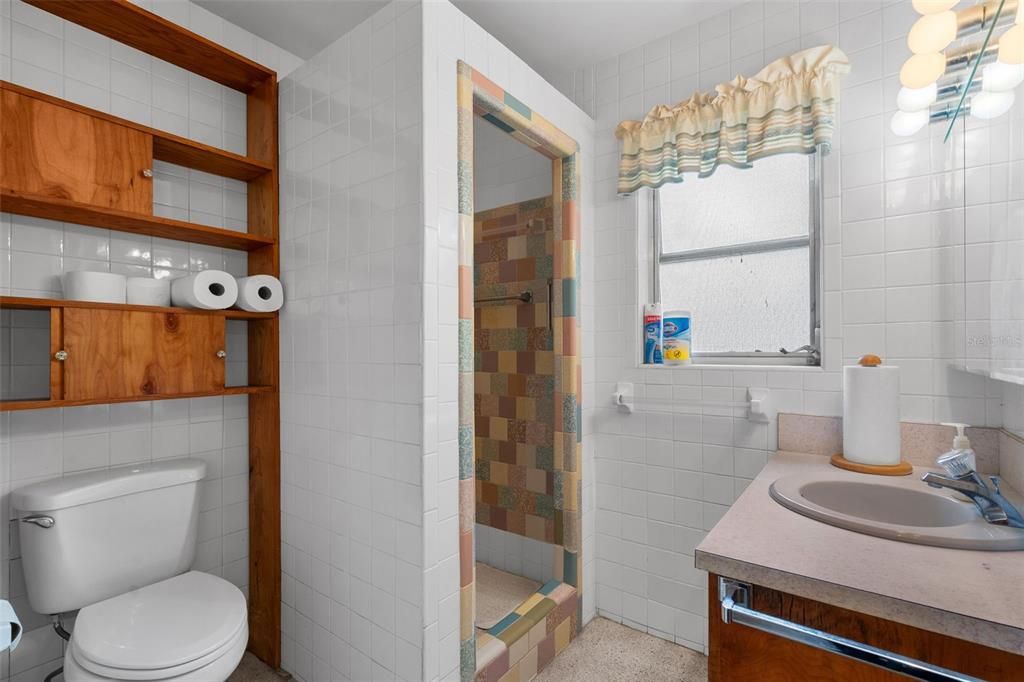 For Sale: $850,000 (5 beds, 3 baths, 2736 Square Feet)