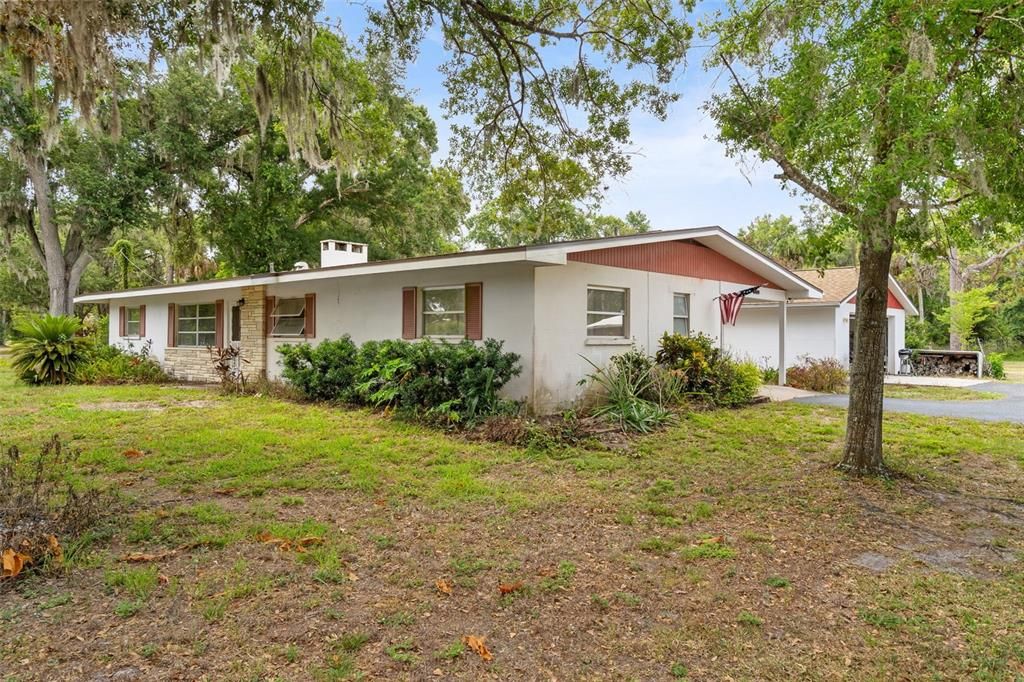 For Sale: $850,000 (5 beds, 3 baths, 2736 Square Feet)