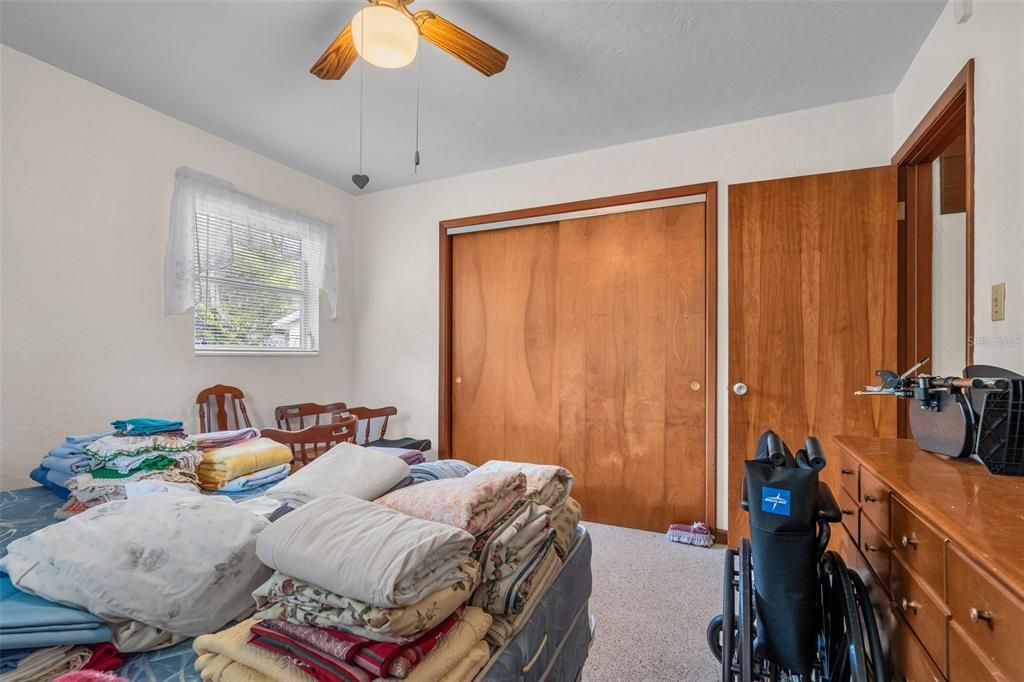 For Sale: $850,000 (5 beds, 3 baths, 2736 Square Feet)