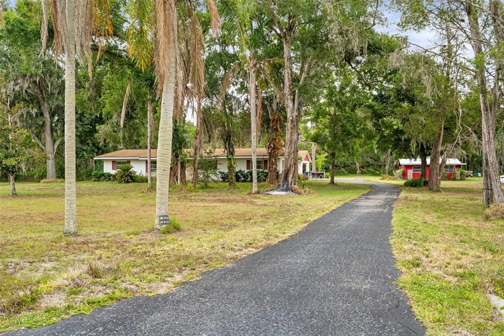 For Sale: $850,000 (5 beds, 3 baths, 2736 Square Feet)