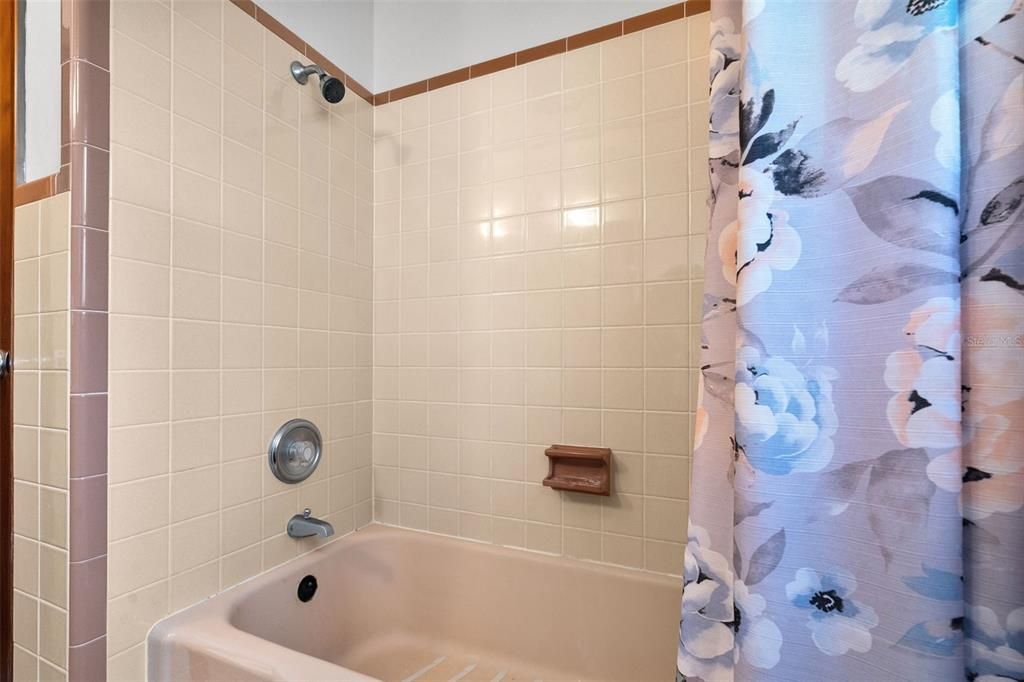 For Sale: $850,000 (5 beds, 3 baths, 2736 Square Feet)