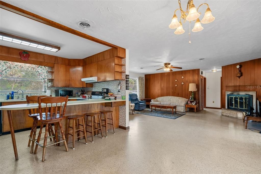 For Sale: $850,000 (5 beds, 3 baths, 2736 Square Feet)